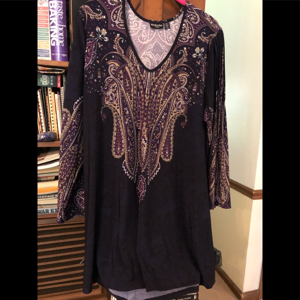 TUNIC TOP NICE WITH GREAT COLORS AND BELLED SLEEVE
